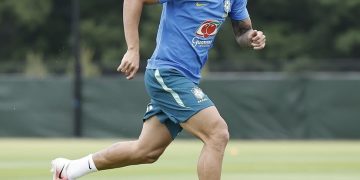 Lucas Paquetá sofre lesão na coxa na Copa do Mundo e está fora das oitavas