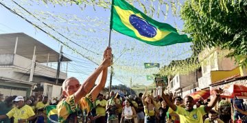 Fan Fests em Niterói celebram vitória e fortalecem tradição de enfeitar ruas durante a Copa