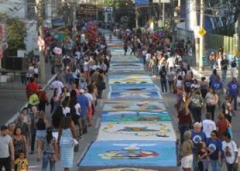 São Gonçalo realiza maior celebração de Corpus Christi da América Latina com procissão e confecção de tapetes