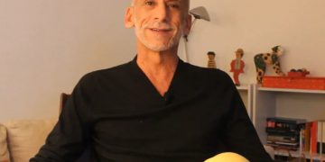 Morre aos 69 anos o cenógrafo Tulé Peake, destaque na estética do cinema brasileiro
