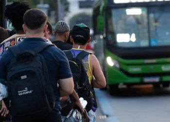 Motoristas de ônibus do Rio entram em greve por tempo indeterminado e ameaçam reduzir frotas