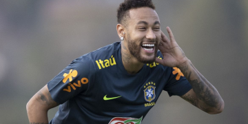 Neymar pode jogar contra a Escócia; técnico Ancelotti avalia retorno na última fase do grupo