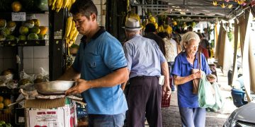 Mudanças na autorização para trabalho em feriados afetam setores comerciais desde junho de 2026