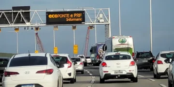 Trânsito lento na Ponte Rio-Niterói na manhã desta terça-feira devido a pane e retenções