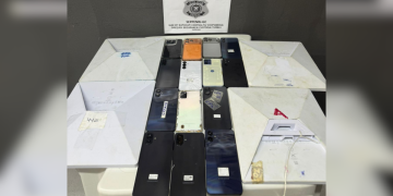 Operação no presídio do Bangu apreende celulares de última geração ligados ao crime organizado