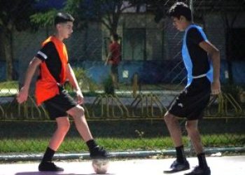 Prefeitura de São Gonçalo oferece aulas gratuitas de futsal para adolescentes em Neves