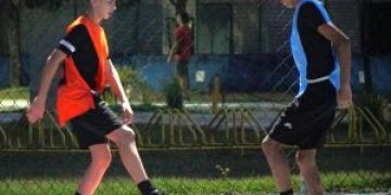 Prefeitura de São Gonçalo oferece aulas gratuitas de futsal para adolescentes em Neves