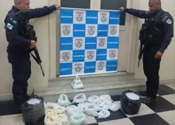 Polícia apreende grande volume de drogas na Comunidade do Sabão, em Niterói