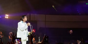 Roberto Carlos estreia na Arena Niterói com show da turnê “Eu Ofereço Flores”