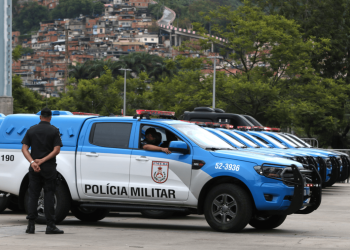 Polícia prende seis suspeitos e apreende armas e dinheiro em operação na comunidade Sem Terra