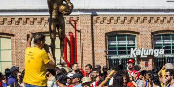 Passeio pelo bairro de Bangu revela história do futebol brasileiro e luta por inclusão