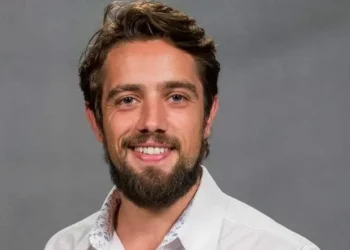 Rafael Cardoso revela luta contra dependência química e inicia reabilitação voluntária