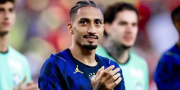 Brasil vence, mas Raphinha preocupa após sair com dores na coxa na estreia da Copa 2026