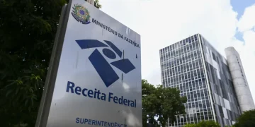 Receita Federal paga R$ 16 bilhões a 9,5 milhões em maior lote de restituição do Imposto de Renda
