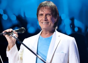 Roberto Carlos apresenta show na inauguração da Arena Niterói, com repertório de seis décadas