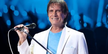 Roberto Carlos apresenta show na inauguração da Arena Niterói, com repertório de seis décadas