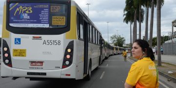 Greve de rodoviários no Rio causa caos e operação mínima de 50% da frota