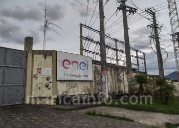 Maricá discute melhorias na rede elétrica e regularização de cabos com Enel