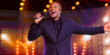 Fan fest em Niterói transmite Brasil x Haiti com show de Thiaguinho e atrações musicais