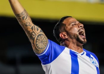 Acadêmicos de Niterói confirma Tiago Martins como carnavalesco para 2027