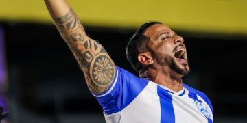 Acadêmicos de Niterói confirma Tiago Martins como carnavalesco para 2027