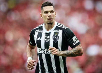 Vasco aguarda chegada de Paulinho para recomeço após pausa da Copa