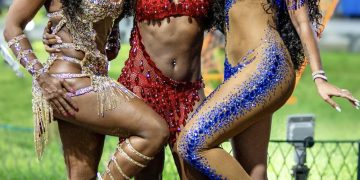 Viradouro comemora 80 anos com show, participação de Portela e Beija-Flor