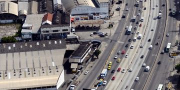Operação no Complexo da Maré mira 56 mandados contra o Terceiro Comando Puro