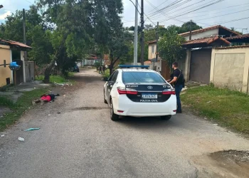 Polícia Civil prende homem por monitorar movimentação policial para facção no Morro do Amor