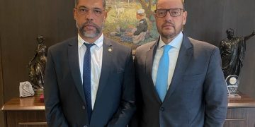 Deputado Jari Oliveira debate tarifas de água e melhorias viárias com governador em exercício do Rio
