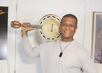 Charlles André celebra o amor em show no Dia dos Namorados em Madureira