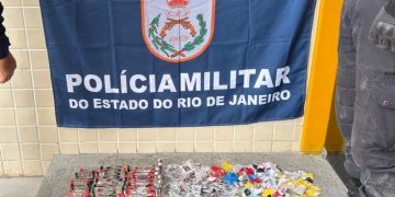 Polícia apreende drogas em Niterói após monitoramento de veículo roubado em Alcântara