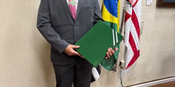 Secretário de Educação de Itaguaí é homenageado em São Paulo com a Ordem do Mérito Cívico e Cultural