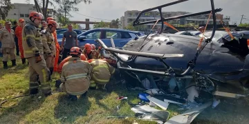 Vídeo registra queda de helicópteros após colisão na Zona Oeste do Rio, com seis vítimas