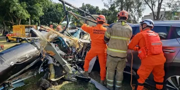 Acidente entre helicópteros no Recreio do Rio deixa seis mortos e provoca incêndio em veículos