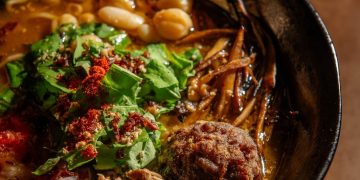 Mizu Izakaya lança ramen exclusivo Tantanmen em Botafogo