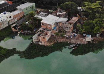 Justiça exige medidas contra ocupações irregulares na área de preservação ao longo do rio Cantagalo