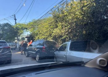 Colisão na Estrada Fróes, em Niterói, provoca lentidão no trânsito nesta manhã