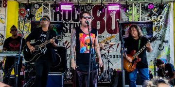 Klinger e banda Naus revisitam o rock brasileiro no Rock 80 Festival em Copacabana