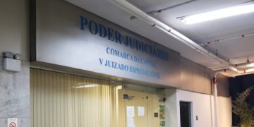 Moradores protestam contra fechamento do 5º Juizado de Copacabana