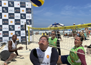 Praia do Flamengo recebe evento de vôlei sentado com atletas paralímpicos nesta sábado