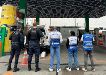 Operação fiscaliza posto em Japeri por irregularidades em segurança e informações ao consumidor