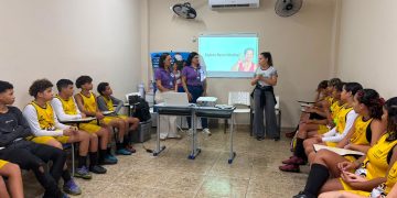 Campanha Junho Violeta promove conscientização sobre respeito e combate à violência contra idosos em escolas de São Gonçalo