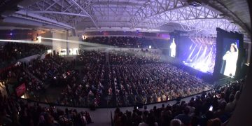 Vanda Maria, aos 80 anos, estreia na Arena Niterói após 60 anos esperando por show de Roberto Carlos