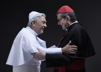 Peça “Dois Papas” estreia no Teatro TotalEnergies com Celso Frateschi e Zécarlos Machado