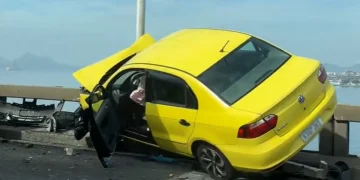 Acidente na ponte de Niterói causa interdição de faixa e quase lança carro ao mar