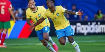 Brasil garante primeira colocação no grupo C e avança na Copa do Mundo após vitória contra a Escócia
