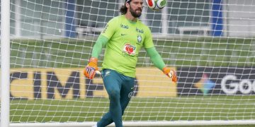 Alisson se junta a Taffarel e Gylmar como goleiro titular de três Copas do Mundo pelo Brasil