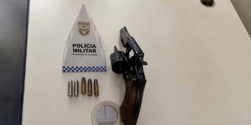 Homem é preso após agredir companheira e ter arma carregada apreendida em Niterói