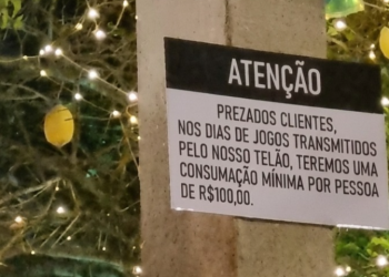 Bares e quiosques em Búzios cobrarão consumação mínima para assistir à Copa do Mundo
